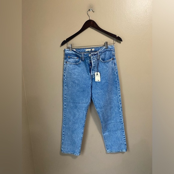 Levi’s High Rise Wedgie Straight Jeans Medium Wash - Picture 2 of 5